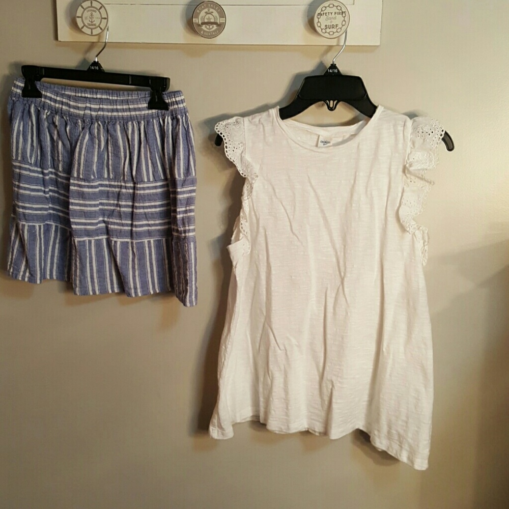 Oshkosh white top and blue stripe skrit-NWOT 105